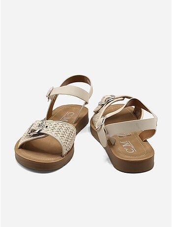 Sandalias planas con hebilla
