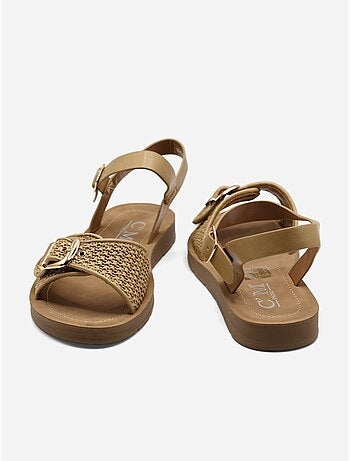 Sandalias planas con hebilla