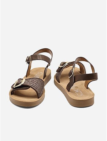Sandalias planas con hebilla