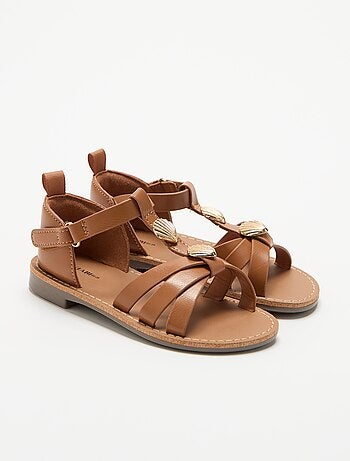 Sandalias planas con joyas de conchas fantasía