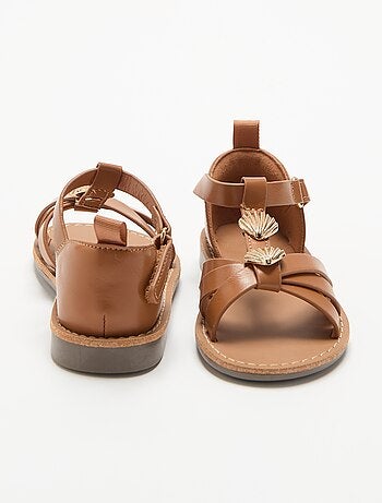 Sandalias planas con joyas de conchas fantasía