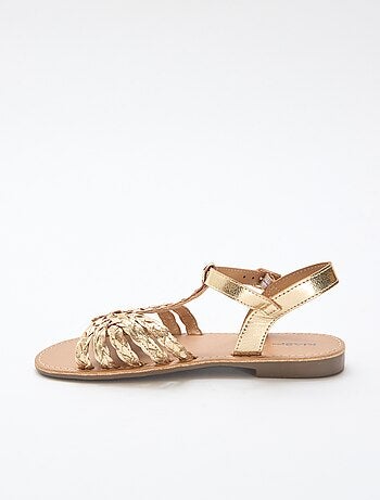 Sandalias planas con tira y bandas trenzadas