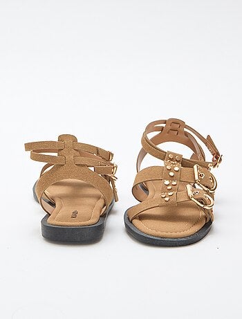 Sandalias planas con tiras