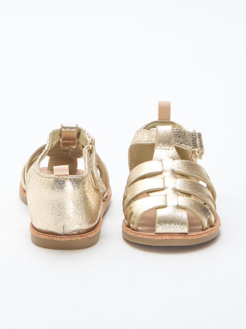 Sandalias planas con tiras cerradas brillantes - Kiabi