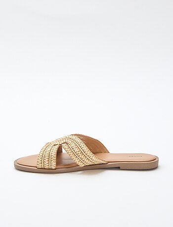 Sandalias planas con tiras cruzadas