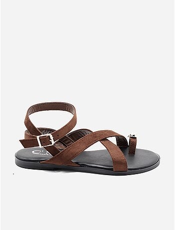 Sandalias planas con tiras cruzadas