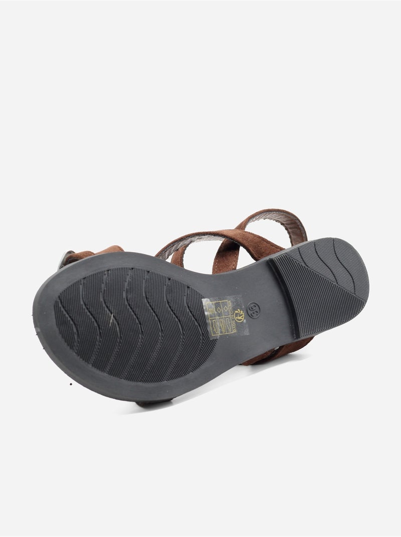 Sandalias planas con tiras cruzadas Marrón - Kiabi