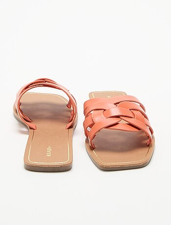 Sandalias planas con tiras cruzadas