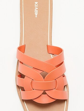 Sandalias planas con tiras cruzadas
