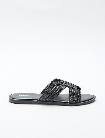 Sandalias planas con tiras cruzadas