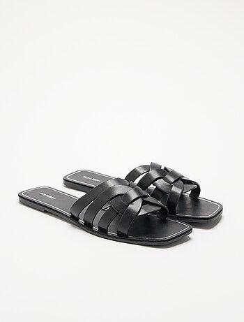 Sandalias planas con tiras cruzadas