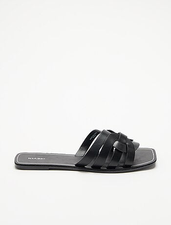 Sandalias planas con tiras cruzadas