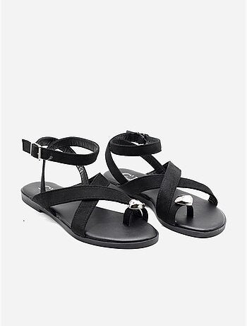 Sandalias planas con tiras cruzadas