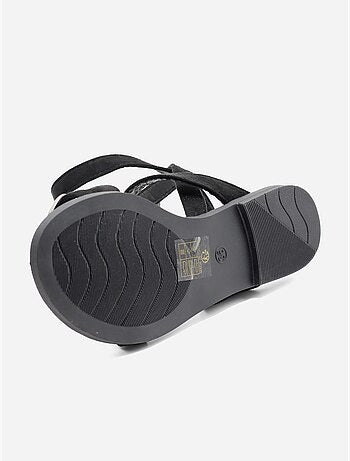 Sandalias planas con tiras cruzadas