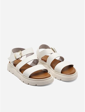 Sandalias planas con tiras múltiples