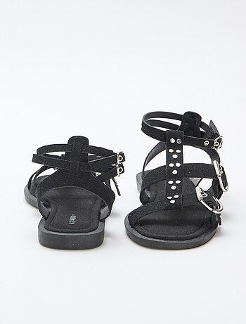 Sandalias planas con tiras