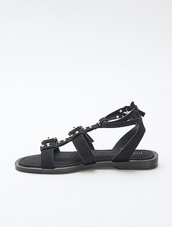 Sandalias planas con tiras