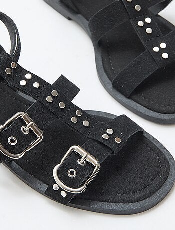 Sandalias planas con tiras