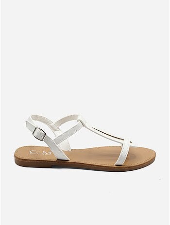 Sandalias planas con tiras y hebilla