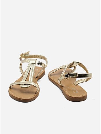 Sandalias planas con tiras y hebilla