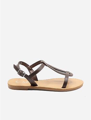 Sandalias planas con tiras y hebilla