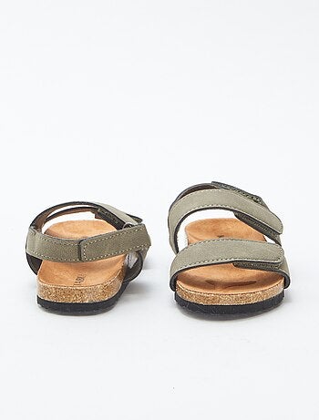 Sandalias planas con velcros