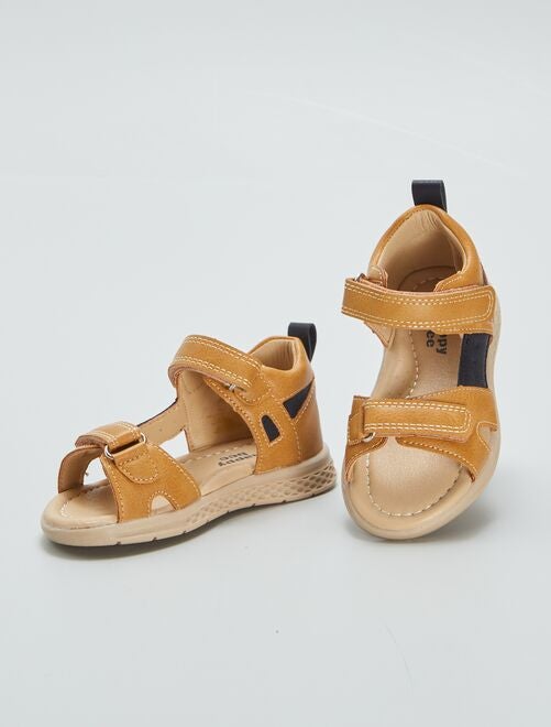 Sandalias planas con velcros - Kiabi