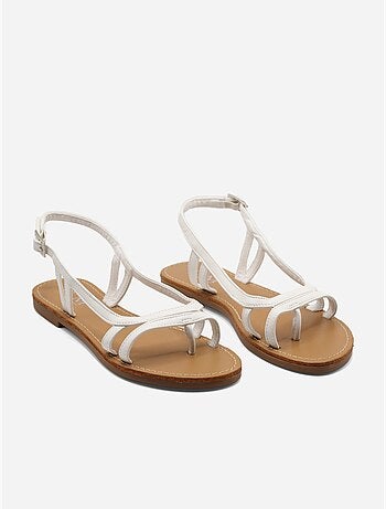 Sandalias planas de diseño delicado