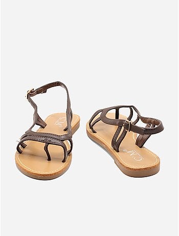 Sandalias planas de diseño delicado