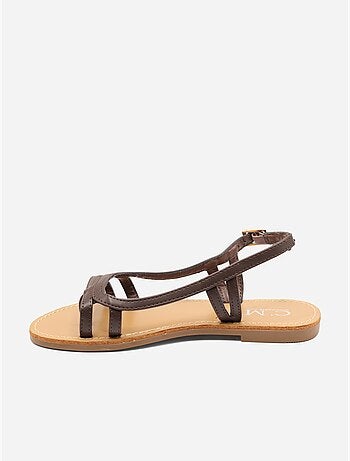 Sandalias planas de diseño delicado