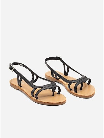 Sandalias planas de diseño delicado