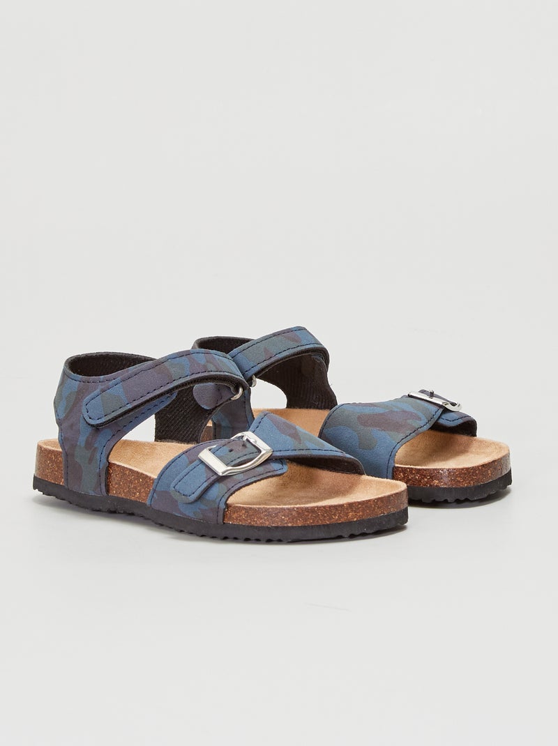 Sandalias planas estampadas 'camuflaje' AZUL - Kiabi