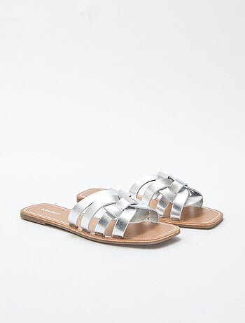 Sandalias planas multitiras