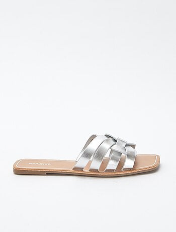 Sandalias planas multitiras