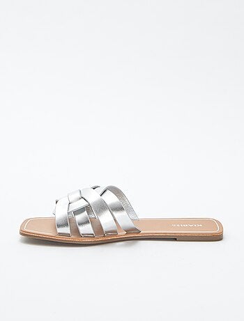 Sandalias planas multitiras