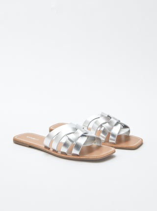 Sandalias planas multitiras