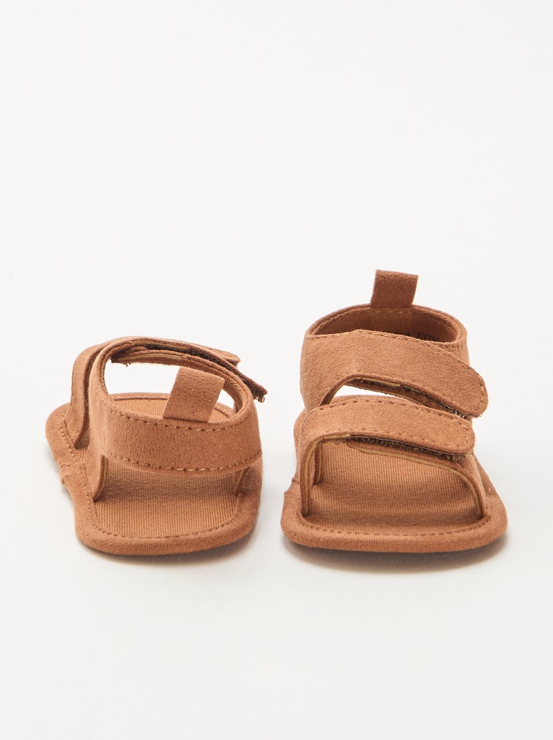 Sandalias suaves con 2 tiras Marron - Kiabi