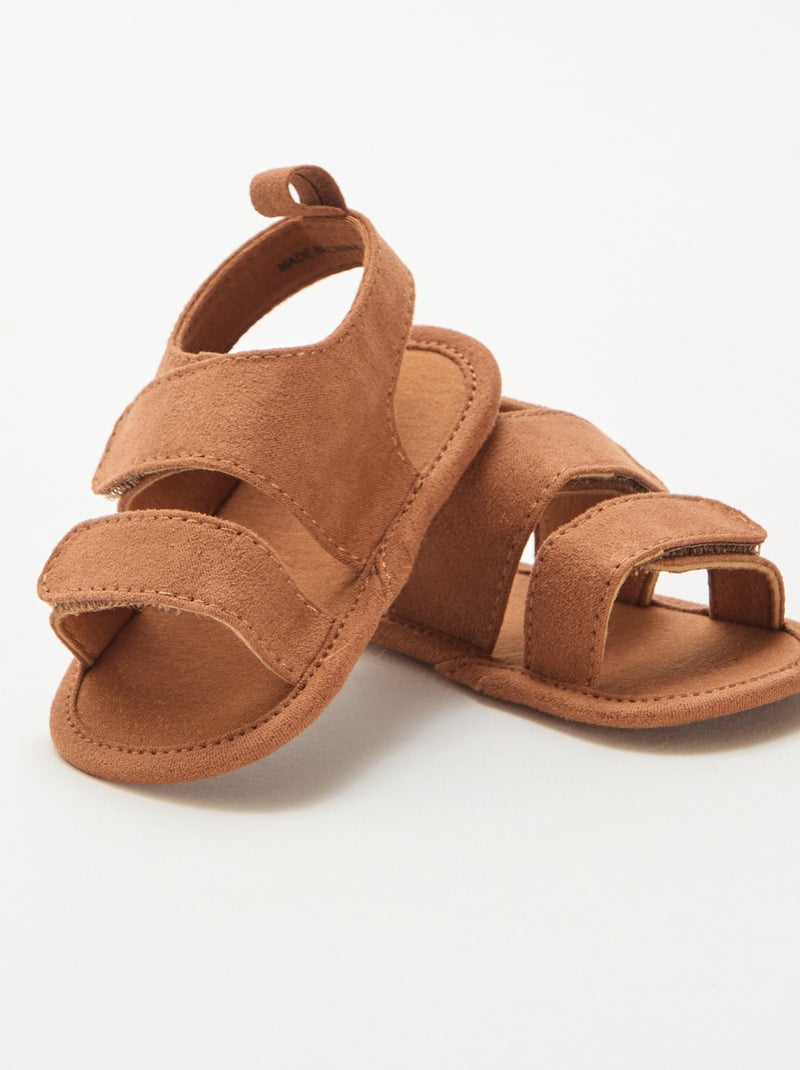 Sandalias suaves con 2 tiras Marron - Kiabi