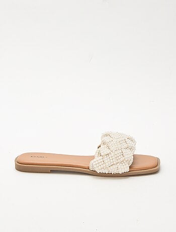 Sandalias trenzadas con perlas