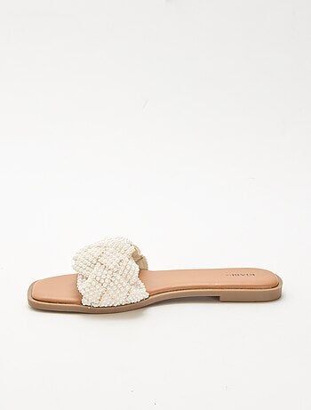Sandalias trenzadas con perlas
