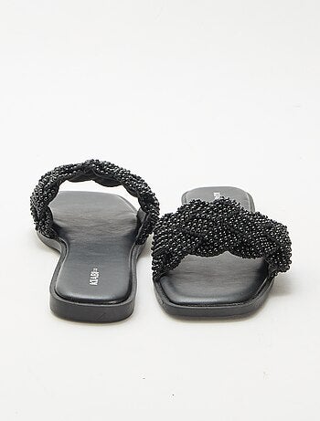 Sandalias trenzadas con perlas