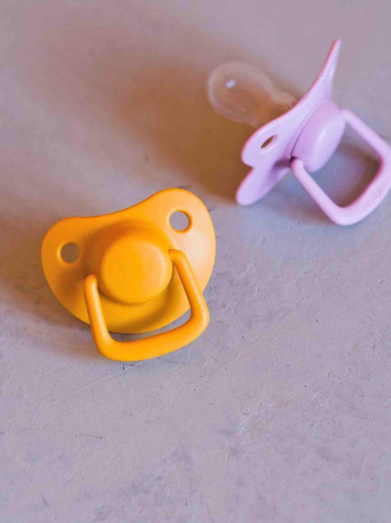 Set de 2 chupetes anatómicos de silicona 6 meses y más | Filibabba Mostaza - Kiabi