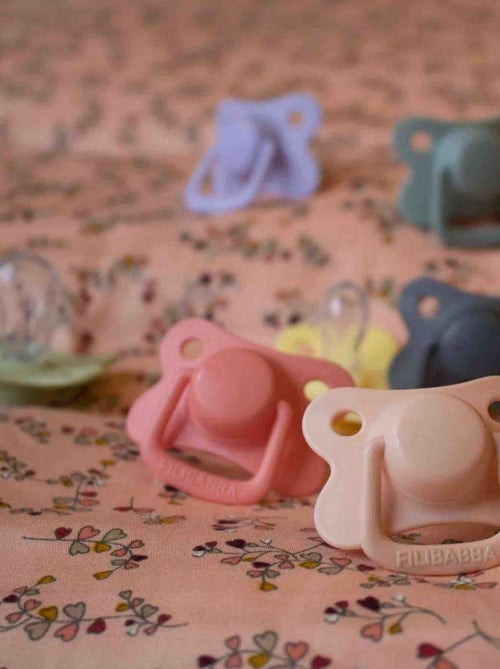 Set de 2 chupetes anatómicos de silicona 6 meses y más | Filibabba - Kiabi