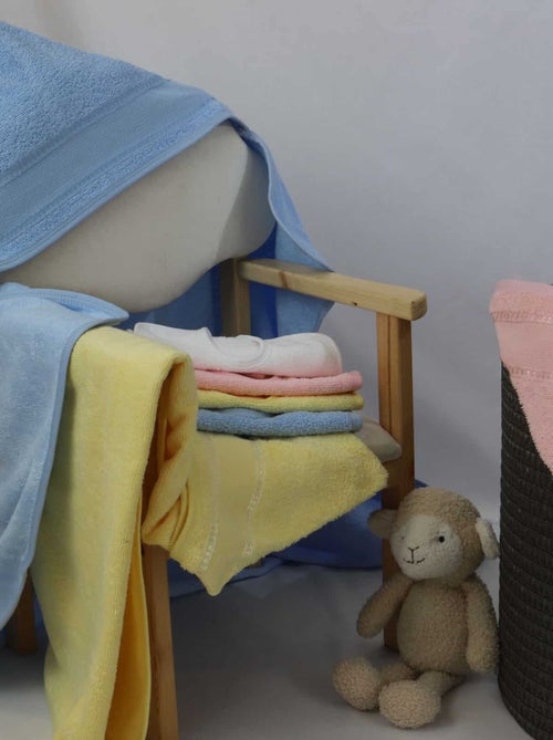 Set de nacimiento con babero y capa para bordar QUEIDA - Kiabi Set de nacimiento con babero y capa para bordar QUEIDA - Kiabi