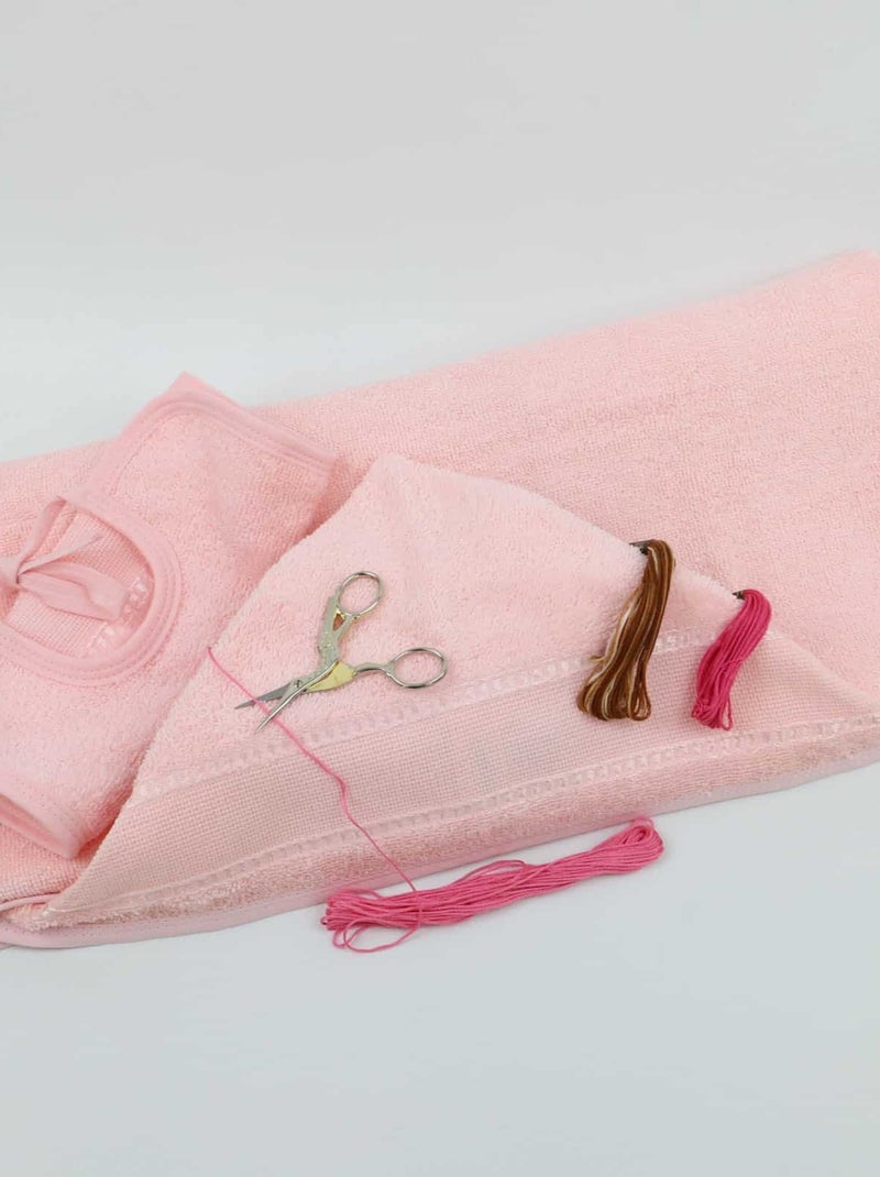 Set de nacimiento con babero y capa para bordar QUEIDA Rosa - Kiabi