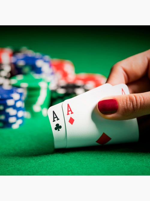 Set póker texas hold'em 110 piezas con maletín cb games - Kiabi Set póker texas hold'em 110 piezas con maletín cb games - Kiabi