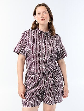 Short ancho con estampados bordados