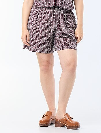 Short ancho con estampados bordados