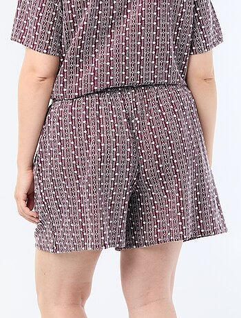Short ancho con estampados bordados