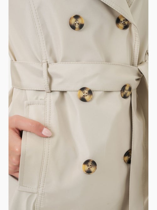 Short belted polyester trench coat with shirt collar bdart - Kiabi Short belted polyester trench coat with shirt collar bdart - Kiabi